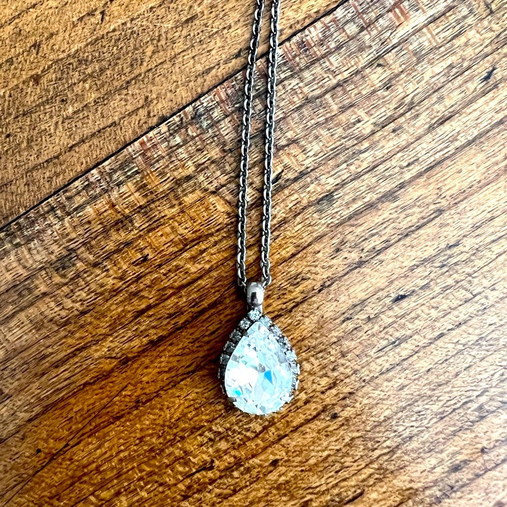 SORRELLI clear crystal pendant on 16” silver chain with 4” extender. Gorgeous